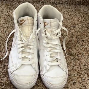Nike women’s blazers size 8 white leather - like new